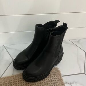 Women’s black boots
